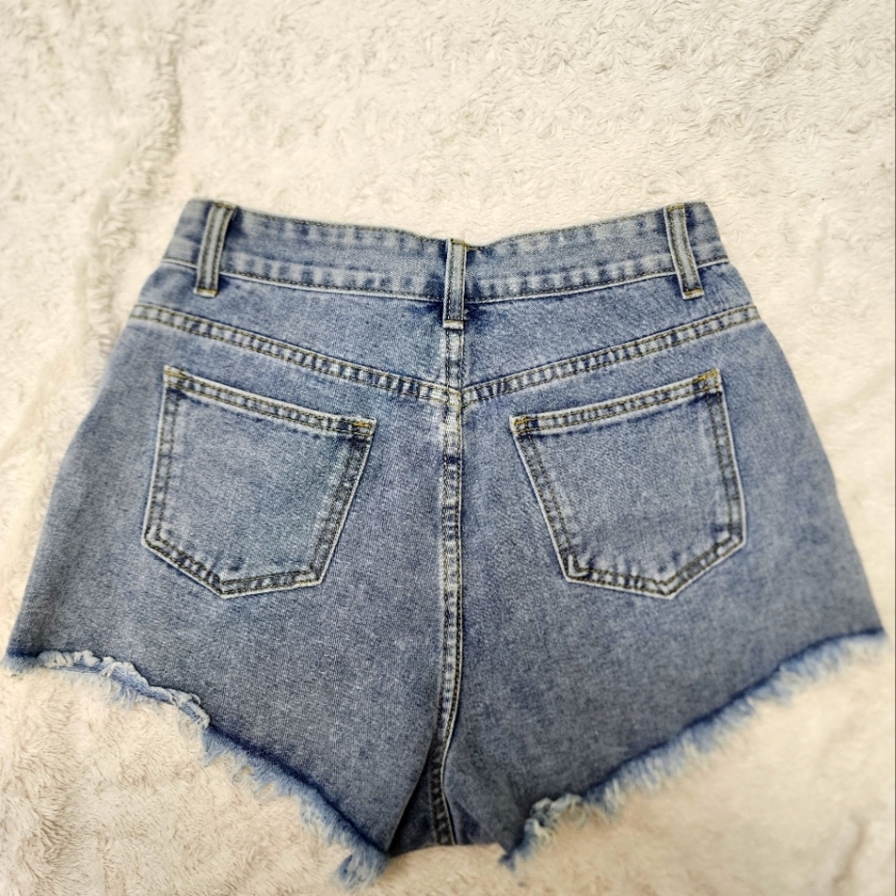 Daisy Shorts size Small